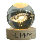 Lampa LED Decorativa, Flippy, cu Bila de Cristal cu Diametru 6cm, Model Galaxie 3D, Alimentare USB, Suport din Lemn,