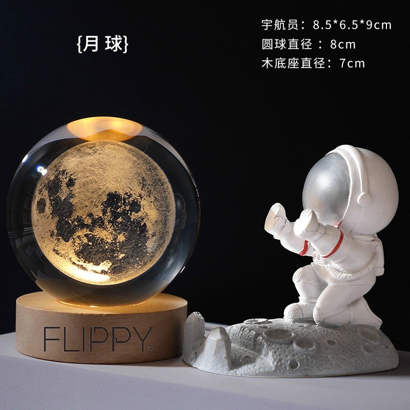 Lampa LED Decorativa, Flippy, cu Bila de Cristal cu Diametru 6cm, Model Luna 3D, Alimentare USB, Suport din Lemn,
