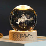 Lampa LED Decorativa, Flippy, cu Bila de Cristal cu Diametru 6cm, Model Micul Print 3D, Alimentare USB, Suport din