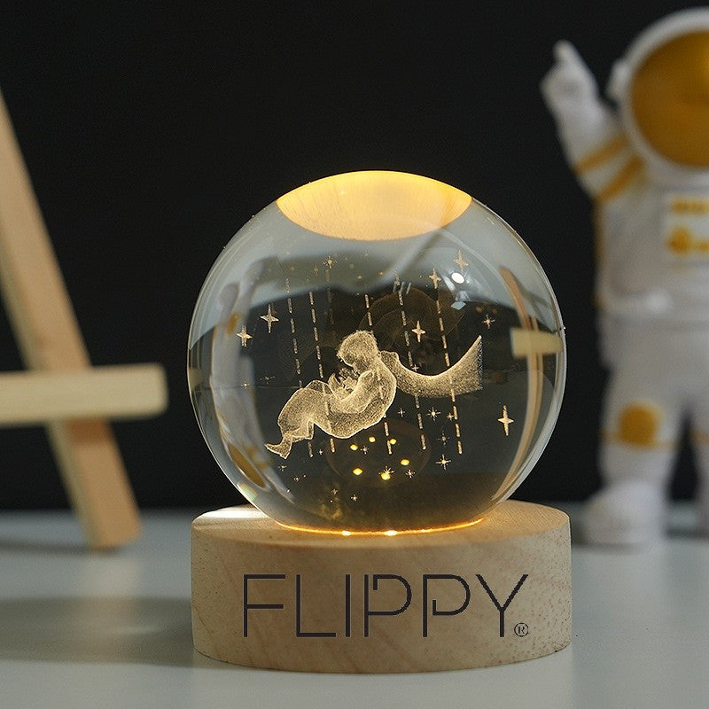 Lampa LED Decorativa, Flippy, cu Bila de Cristal cu Diametru 6cm, Model Micul Print 3D, Alimentare USB, Suport din