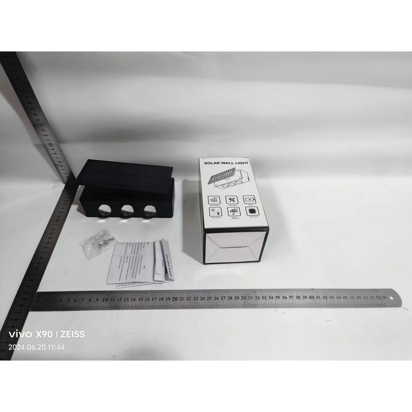 Lampa solara LED bidirectionala Flippy, cu panou ajustabil, comutator culoare lumina, pentru perete, scari, gradina,