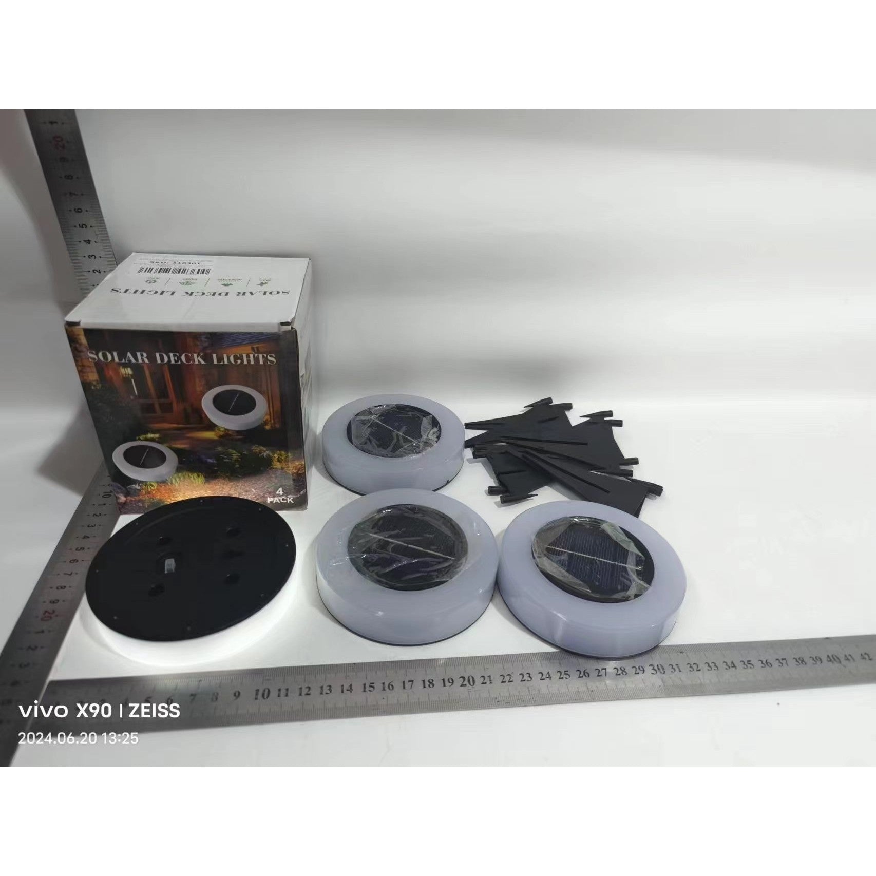 Set 4 Lampi Solare Led pentru Gradina, Flippy, Model Cerc, 10.5 x 2.4 cm, Buton On-Off, Alb Rece, Negru/Alb
