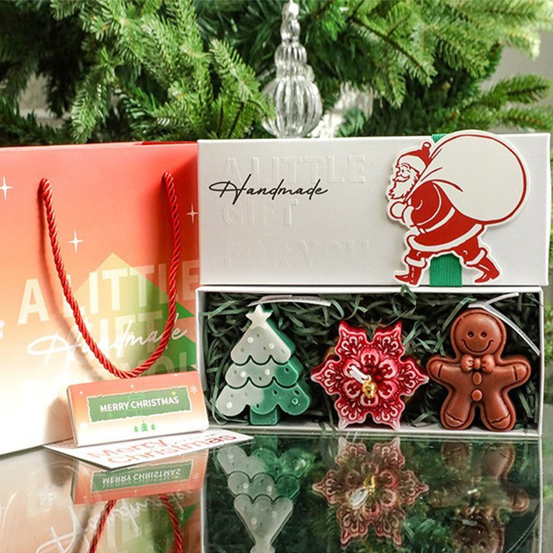 Lumanari Parfumate de Craciun, Flippy, GIFT BOX din 3 Lumanari din Ceara de Soia, Model C Brad, Floare, Om de Turta
