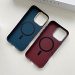 Carcasa Magnetica, Flippy, Compatibila Apple iPhone 15, din Fibra de Carbon, Litere Fosforescente, Maro