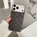 Carcasa Magnetica, Flippy, Compatibila Apple iPhone 17 Pro, din Fibra de Carbon, Litere Fosforescente, Maro
