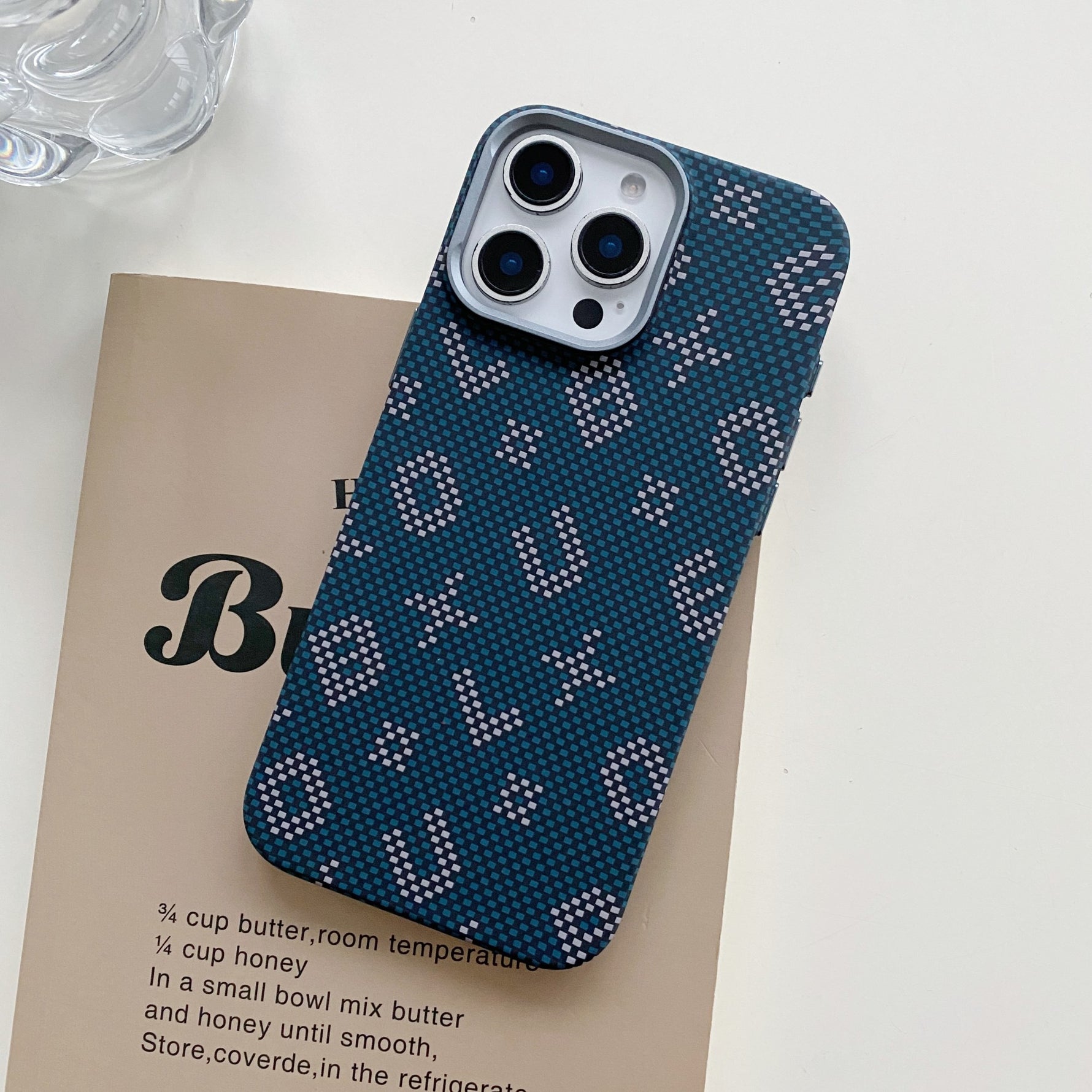 Carcasa Magnetica, Flippy, Compatibila Apple iPhone 17 Air, din Fibra de Carbon, Litere Fosforescente, Maro