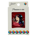 Martisor Brosa Mica in Cutie, Jolie, Design cu Mesaj, Material Metal, Dimensiune 2.5-3 cm, Model Fata