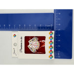 Martisor Brosa Mica in Cutie, Jolie, Design cu Mesaj, Dimensiune 2.5-3 cm, Material Metal, Model Ie Traditionala