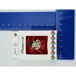 Martisor Brosa Mica in Cutie, Jolie, Design cu Mesaj, Dimensiune 2.5-3 cm, Material Metal, Model Traditional Femeie