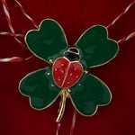 Martisor Brosa Mica in Cutie, Jolie, Dimensiune Brosa 2.5-3cm, Material Metal, Model Trifoi cu 4 Foi