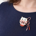 Martisor Brosa Mica in Cutie, Jolie, Dimensiune Brosa 2,5-3 cm, Material Metal, Model Bufnita Traditionala, Multicolor