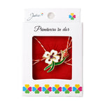 Martisor Brosa Mica in Cutie, Jolie, Dimensiune Brosa 2,5-3 cm, Material Metal, Model Trifoi Alb, Multicolor