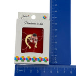 Martisor Brosa Mica in Cutie, Jolie, Dimensiune Brosa 2.5-3cm, Material Metal, Model Potcoava cu Buburuza Traditionala