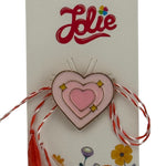 Martisor pentru copii, Jolie, Material Metal, Ambalaj Carton cu Design, Dimensiune Brosa Aproximativ 2x2 cm,