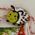 Martisor pentru copii, Jolie, Material Metal, Ambalaj Carton cu Design, Dimensiune Brosa Aproximativ 2x2 cm, Model