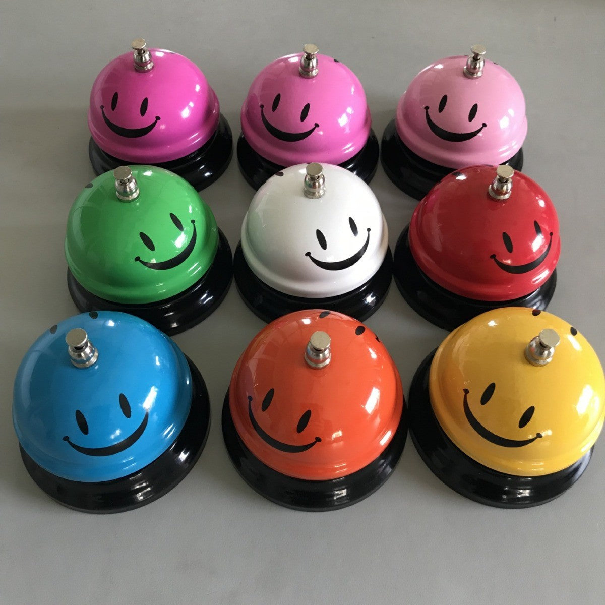 Clopotel Metalic Multifunctional, Flippy, Roz cu Imprimeu SMILEY FACE, 7.5 x 7.5 x 6.5 cm, Dresaj, Receptie, Restaurante