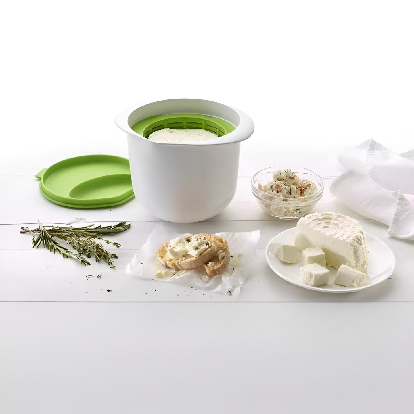 Recipient pentru Preparat Branza, Flippy, Capac de Silicon, Cheese Maker din Plastic, Strecuratoare, 17x14.5x12.8 cm,