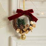 Ornament de Brad, Flippy, tip Coronita de Craciun cu 1 Clopotel cu Flori Aurii si Conuri de Brad, Panglica Rosie de