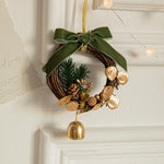 Ornament de Brad, Flippy, tip Coronita de Craciun cu 1 Clopotel cu Flori Aurii si Conuri de Brad, Panglica Verde de