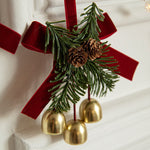 Ornament de Brad, Flippy, tip Funda de Craciun cu 3 Clopotei Aurii si Conuri de Brad, Panglica Rosie de Velvet, 16 x 11