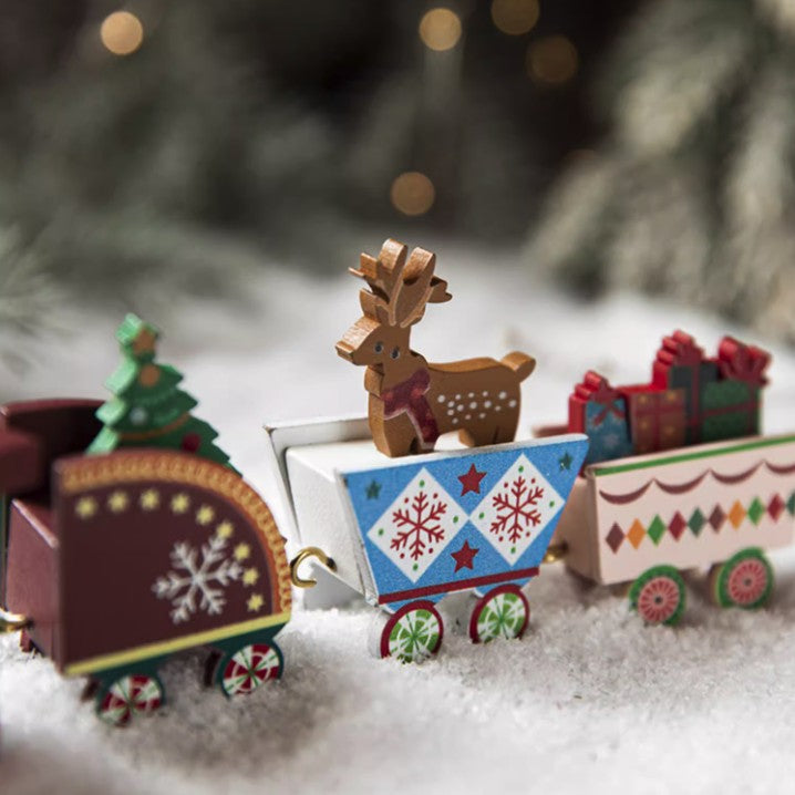 Ornament Decoratiune de Craciun Tren Pictat, Flippy, Tip Ornament Jucarie de Decor pentru Craciun, din Lemn 20 cm, Tren