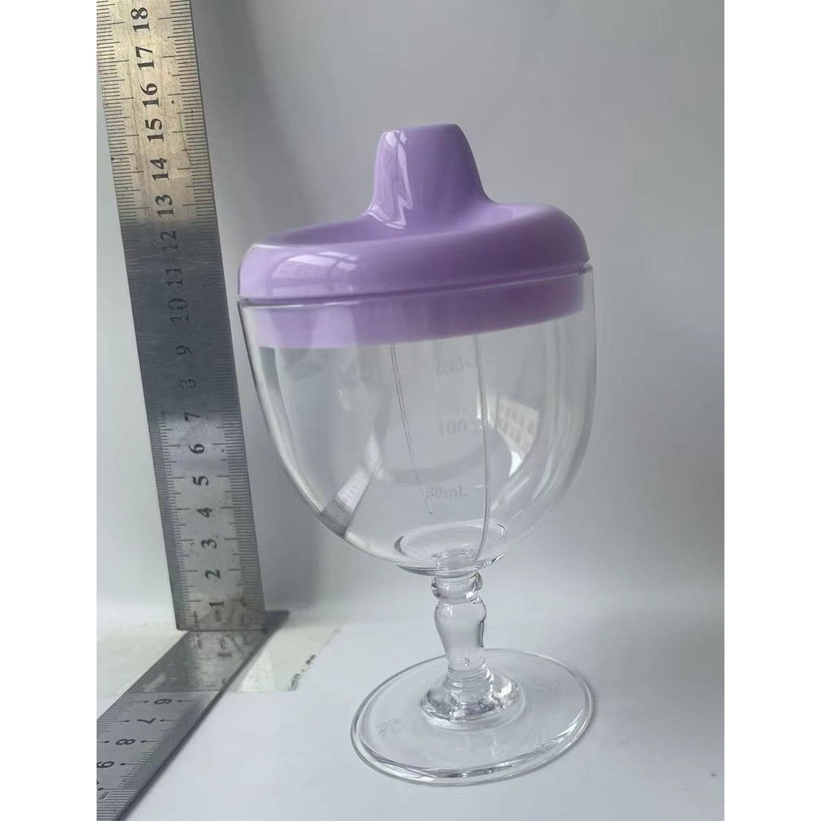 Pahar din Plastic Transparent cu Picior, Flippy, pentru Copii, 14 x 7.7 cm, cu Cioc Antiscurgere, + 3 Ani, Fara Maner,