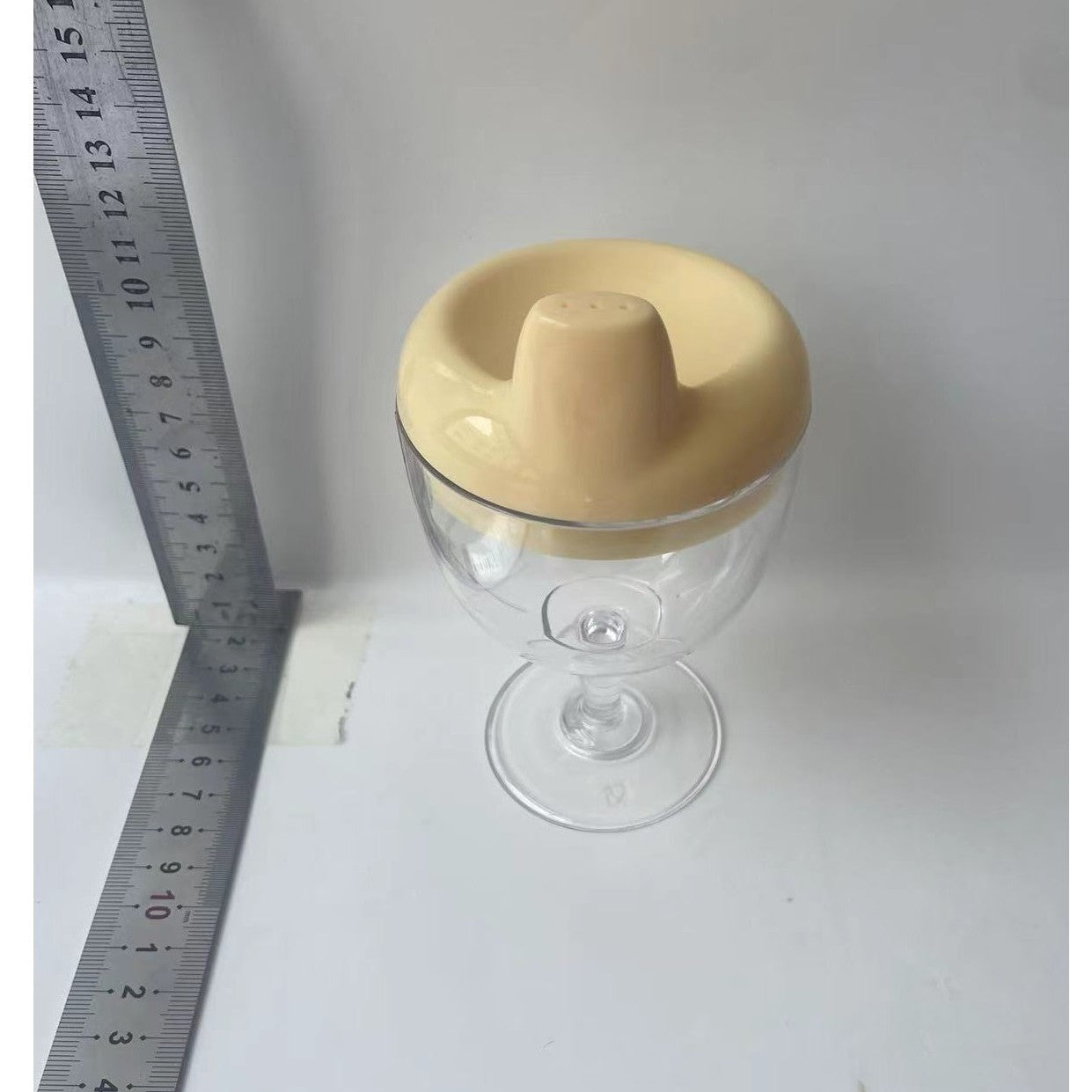 Pahar din Plastic Transparent cu Picior, Flippy, pentru Copii, 14 x 7.7 cm, cu Cioc Antiscurgere, + 3 Ani, Fara Maner,