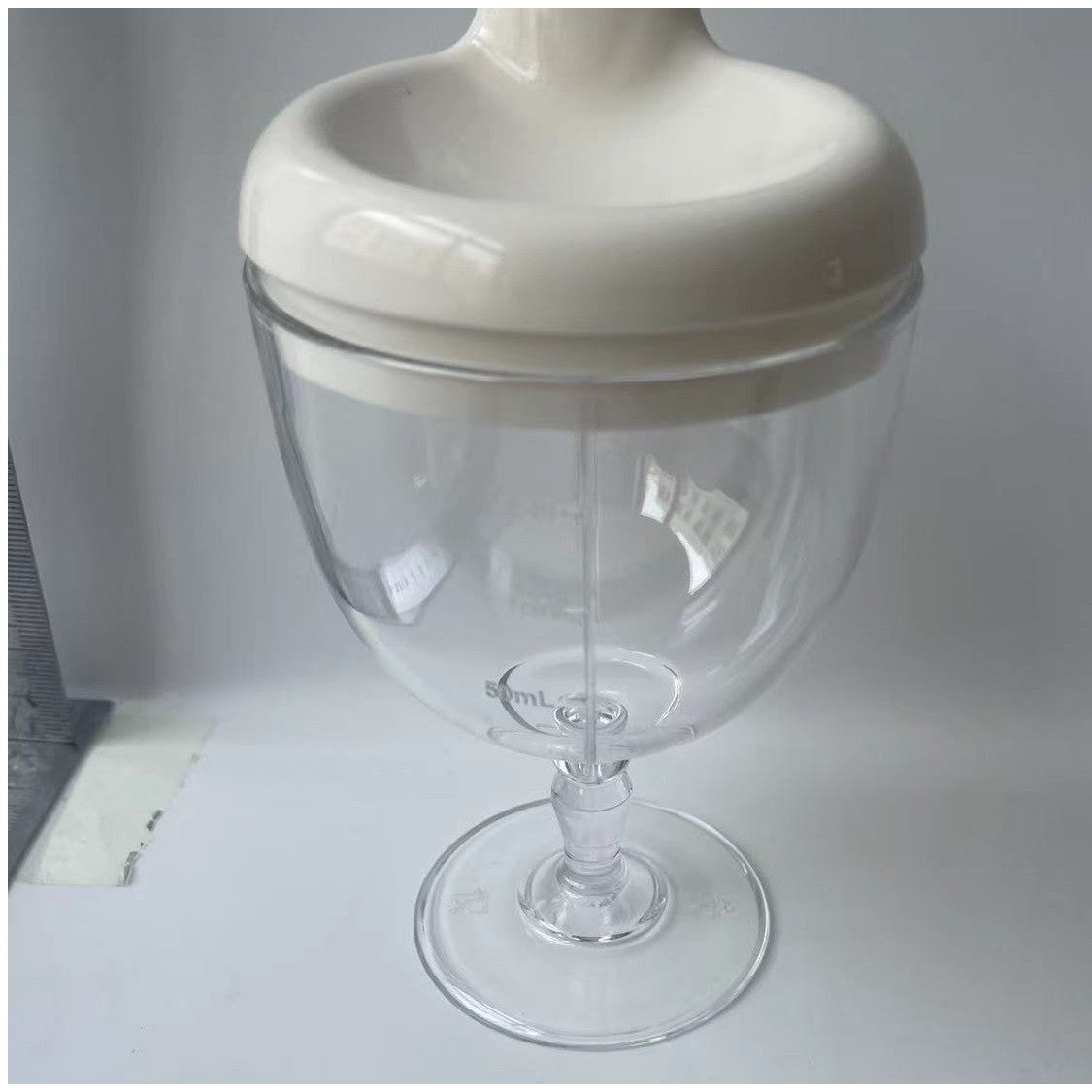 Pahar din Plastic Transparent cu Picior, Flippy, pentru Copii, 14 x 7.7 cm, cu Cioc Antiscurgere, + 3 Ani, Fara Maner,