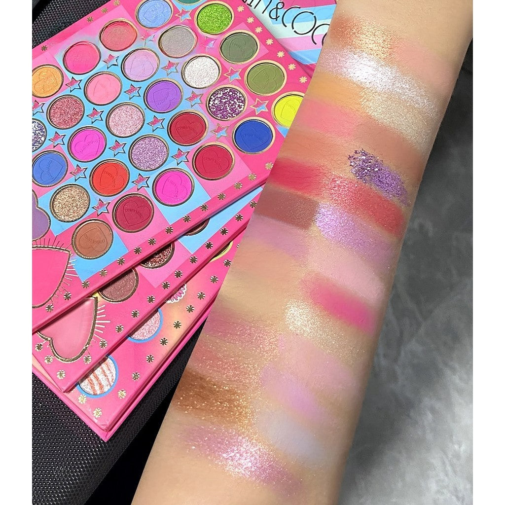 Trusa de Machiaj, KEVIN & COCO, Mean Girl Heart, Fard de Pleoape, Iluminator, Blush Cremos, 96 culori, 21 x 15.7 x 2.4
