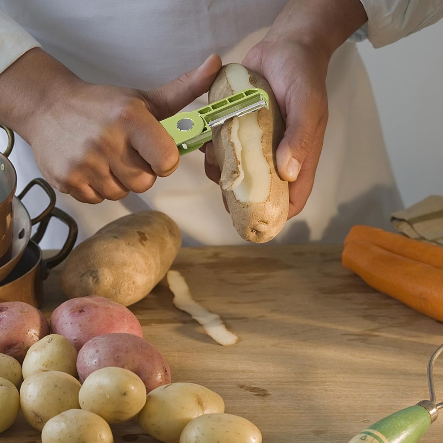 Peeler pentru Legume si Fructe, Flippy, 3.6 x 9.1 cm, Multifunctional, Curatator Pliabil, din ABS si Otel Inoxidabil,