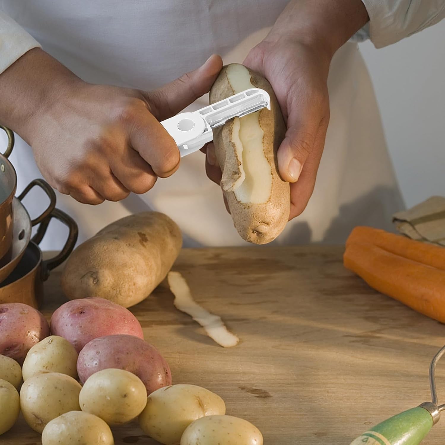 Peeler pentru Legume si Fructe, Flippy, 3.6 x 9.1 cm, Multifunctional, Curatator Pliabil, din ABS si Otel Inoxidabil,