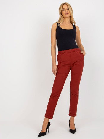 Pantaloni de costum din material bordo cu talie elastică