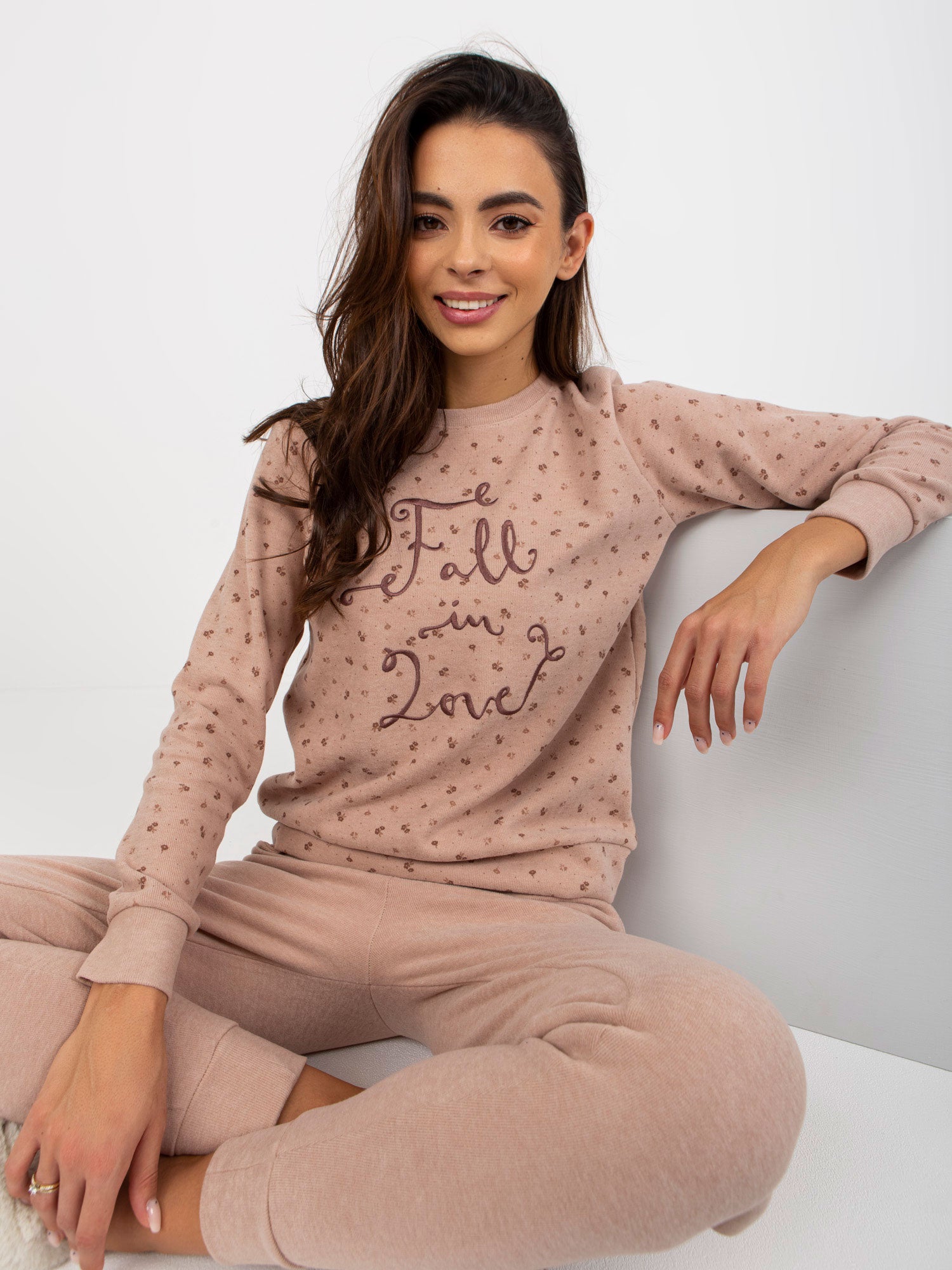 Pijama bej călduroasă cu pantaloni și hanorac