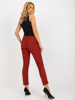 Pantaloni de costum din material bordo cu talie elastică