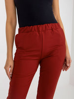 Pantaloni de costum din material bordo cu talie elastică