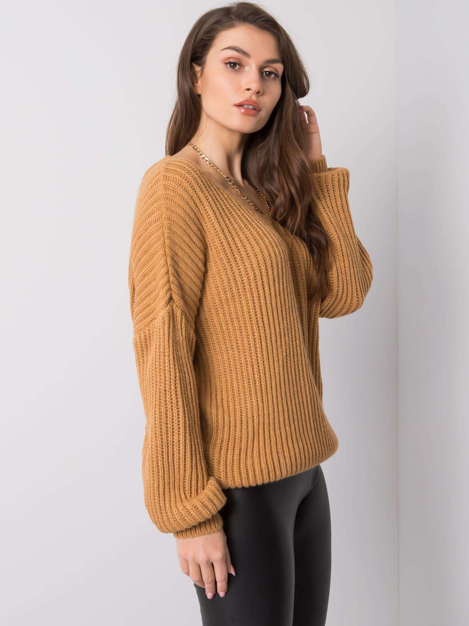 Pulover OH BELLA Camel cu decolteu la spate