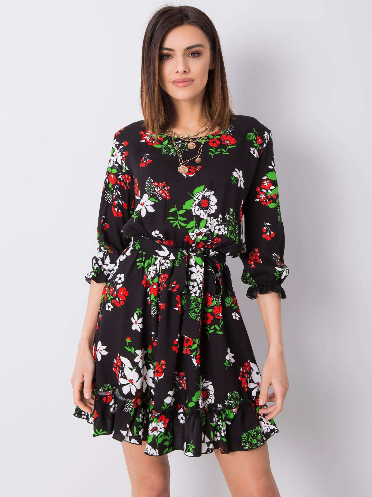 Rochie neagră cu imprimeu floral și volane