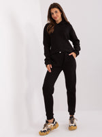 Costum negru simplu cu pantaloni