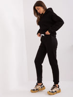 Costum negru simplu cu pantaloni