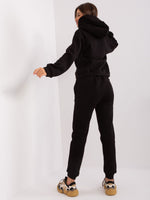 Costum negru simplu cu pantaloni