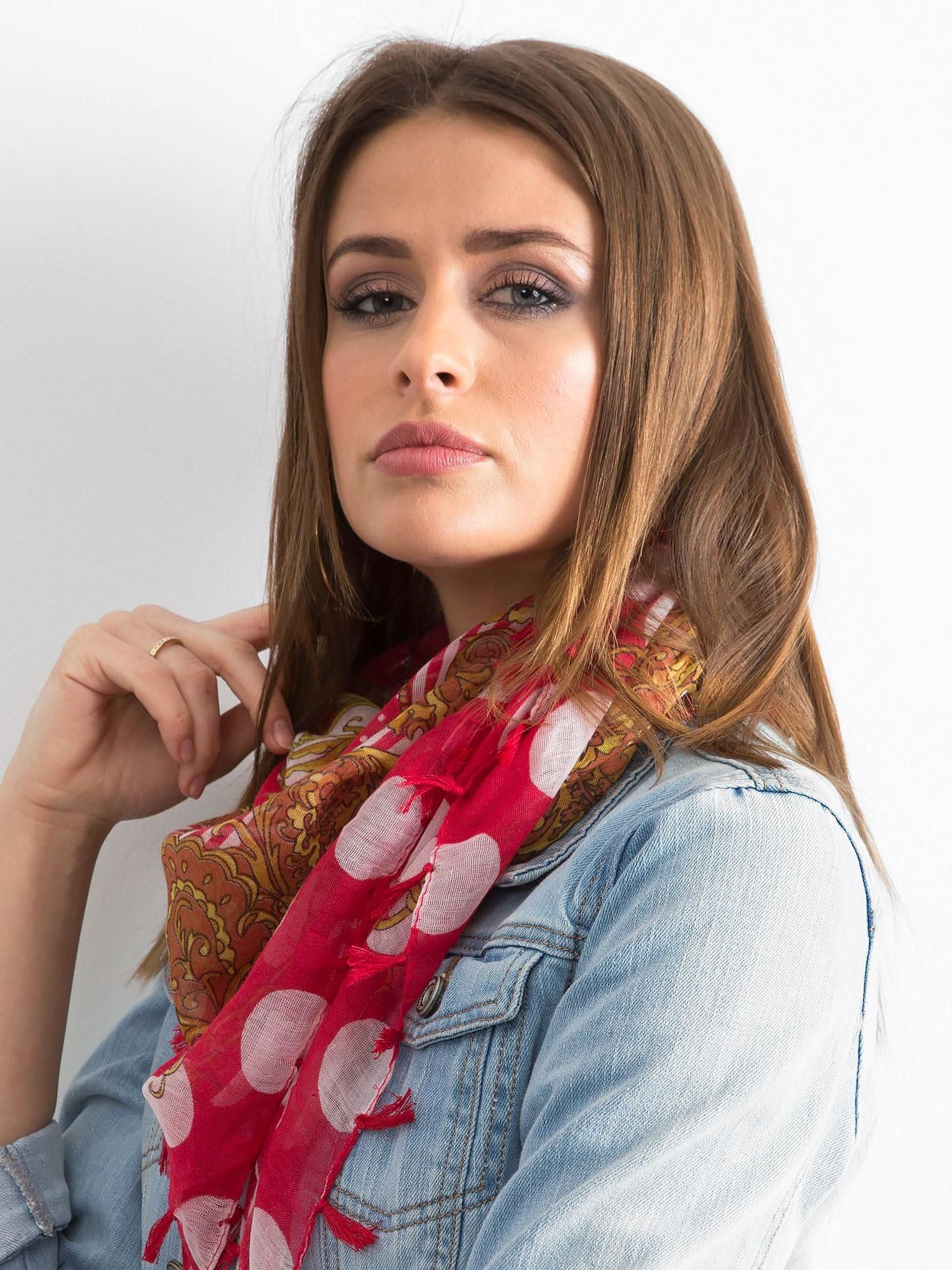 Eșarfă roșie cu model