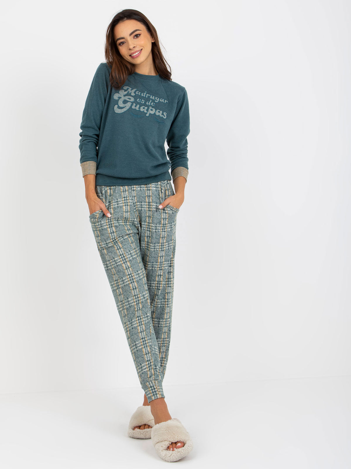 Pijama cu mânecă lungă, format din două piese