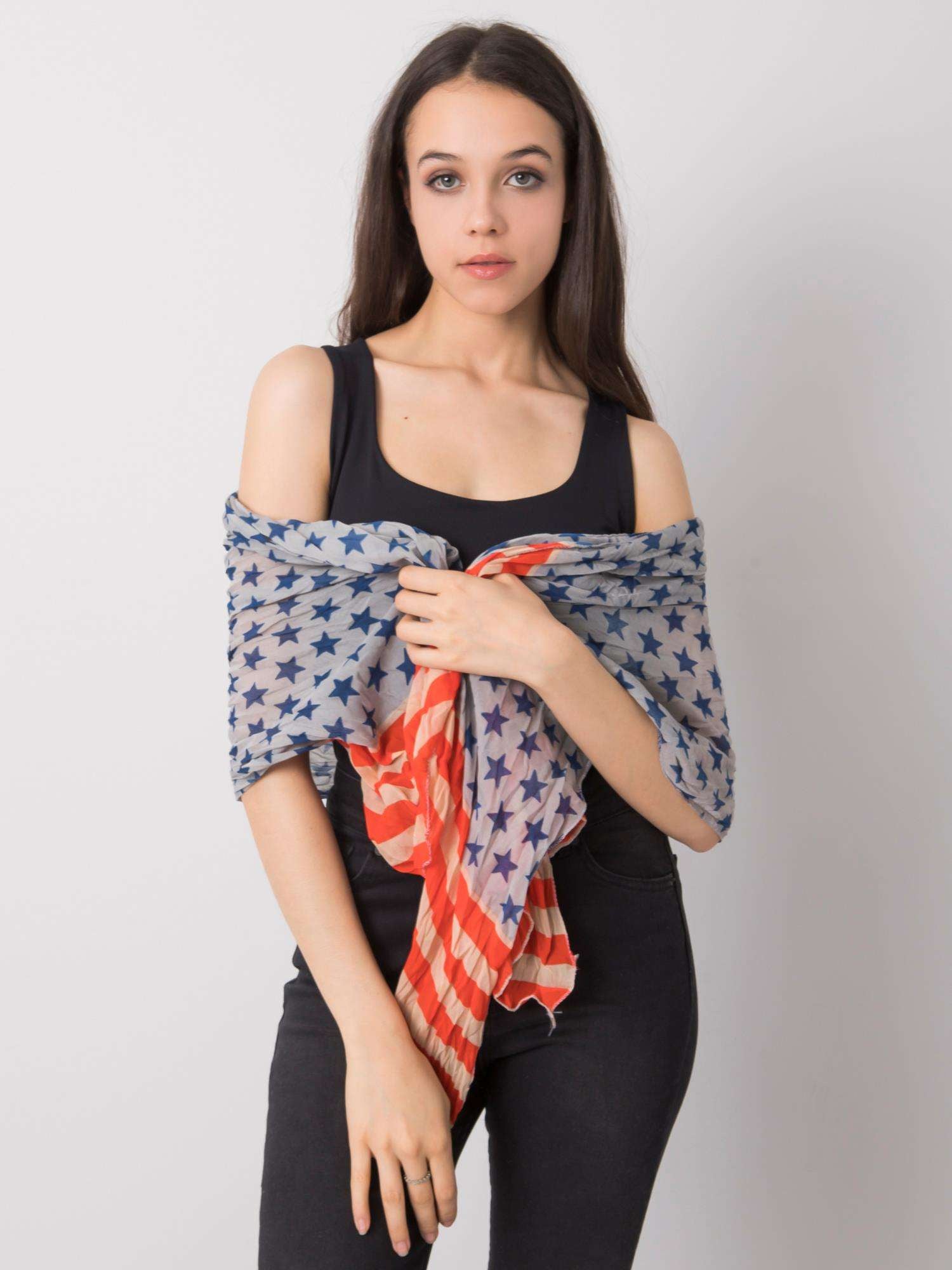 Eșarfă cu model albastru și roșu