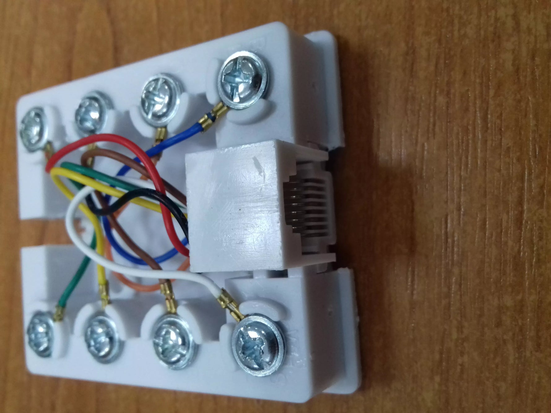 Priza retea simpla RJ45 8/8 aplicata prindere cu suruburi