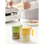 Recipient Condimente, Flippy, din Stilca, 180 ml, cu Maner si Lingurita, 10.6 x 7 x 7 cm, Capac Mat, Verde