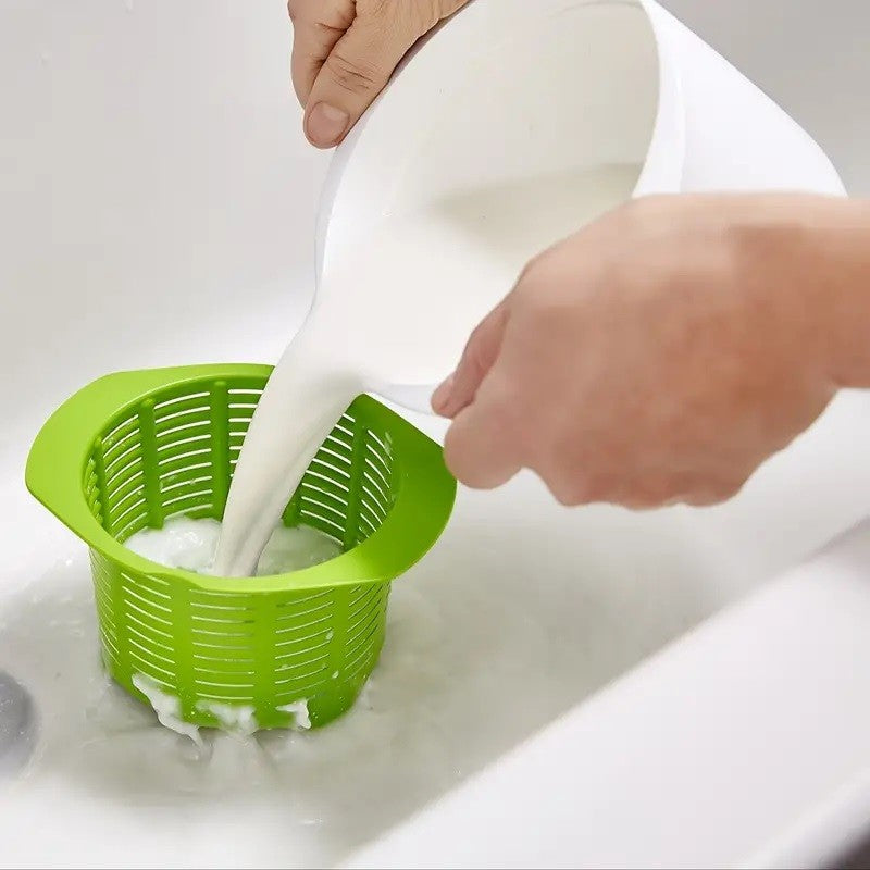 Recipient pentru Preparat Branza, Flippy, Capac de Silicon, Cheese Maker din Plastic, Strecuratoare, 17x14.5x12.8 cm,