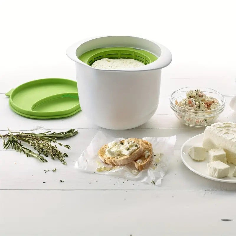 Recipient pentru Preparat Branza, Flippy, Capac de Silicon, Cheese Maker din Plastic, Strecuratoare, 17x14.5x12.8 cm,
