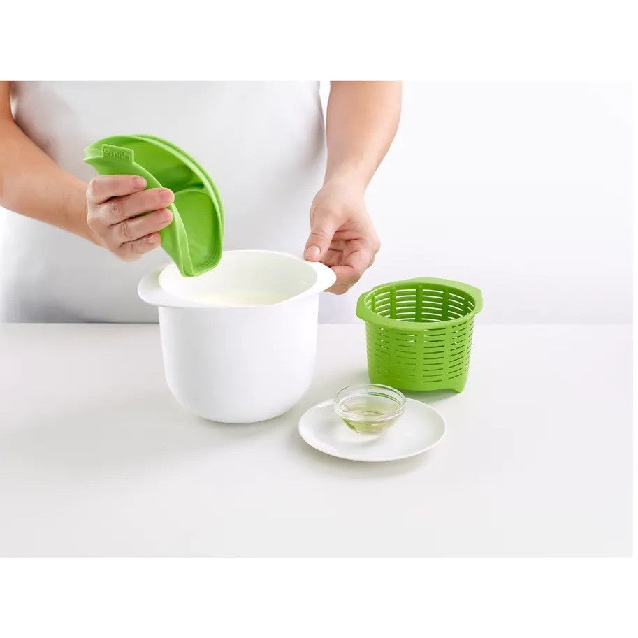 Recipient pentru Preparat Branza, Flippy, Capac de Silicon, Cheese Maker din Plastic, Strecuratoare, 17x14.5x12.8 cm,