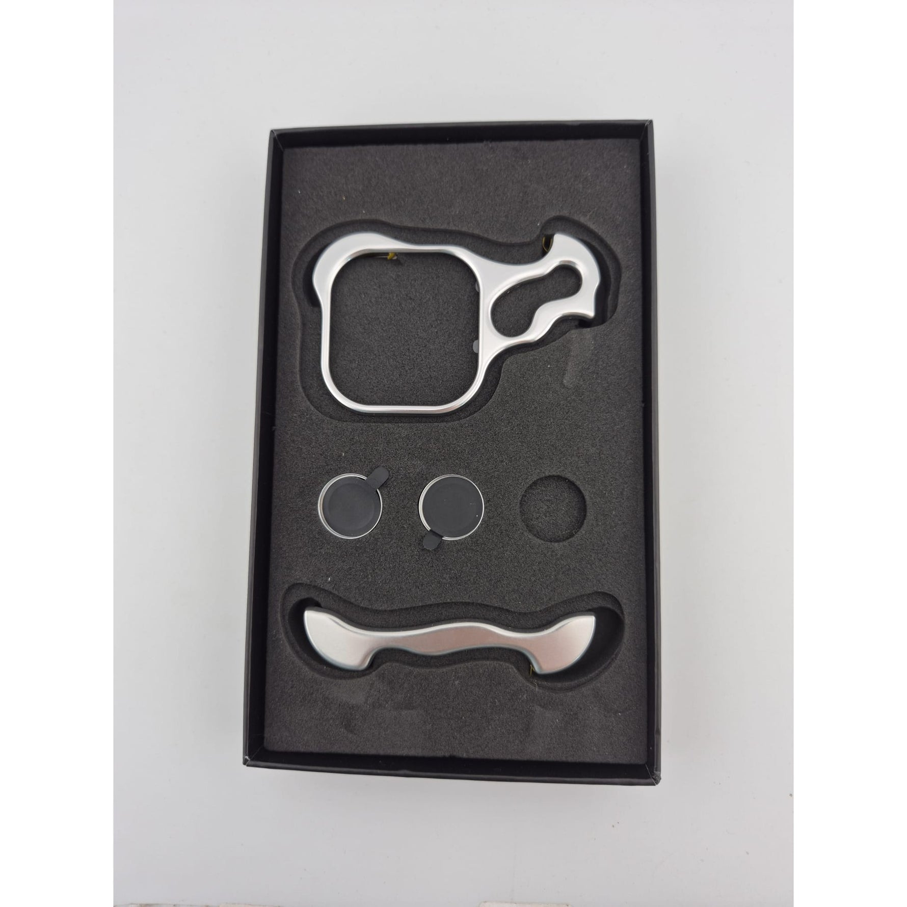 Resigilat: Husa Metalica Compatibila cu iPhone 16 Pro, Flippy, Protectie pentru Colturile Telefonului si Camera, Aliaj,