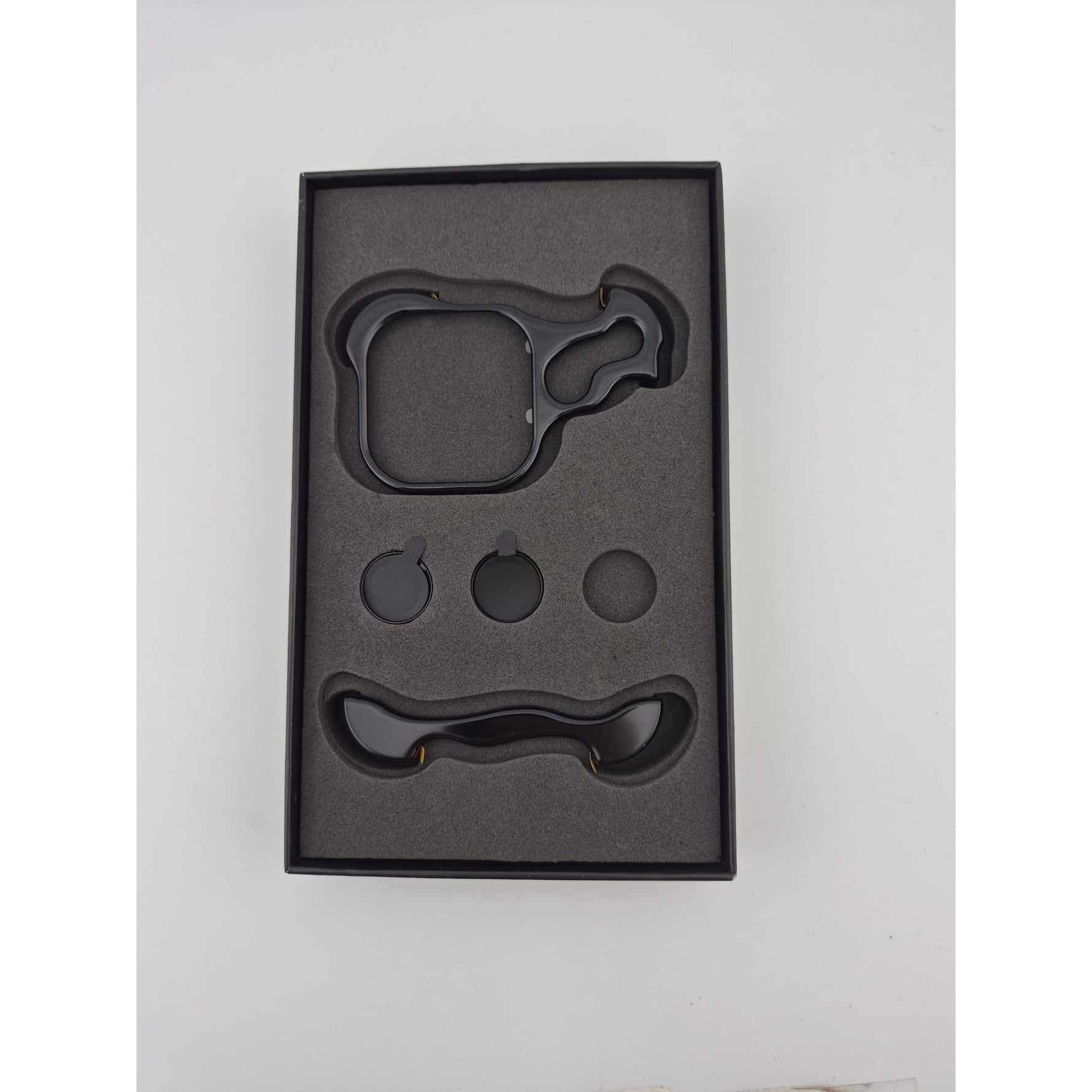 Resigilat: Husa Metalica Compatibila cu iPhone 16 Pro Max, Flippy, Protectie pentru Colturile Telefonului si Camera,